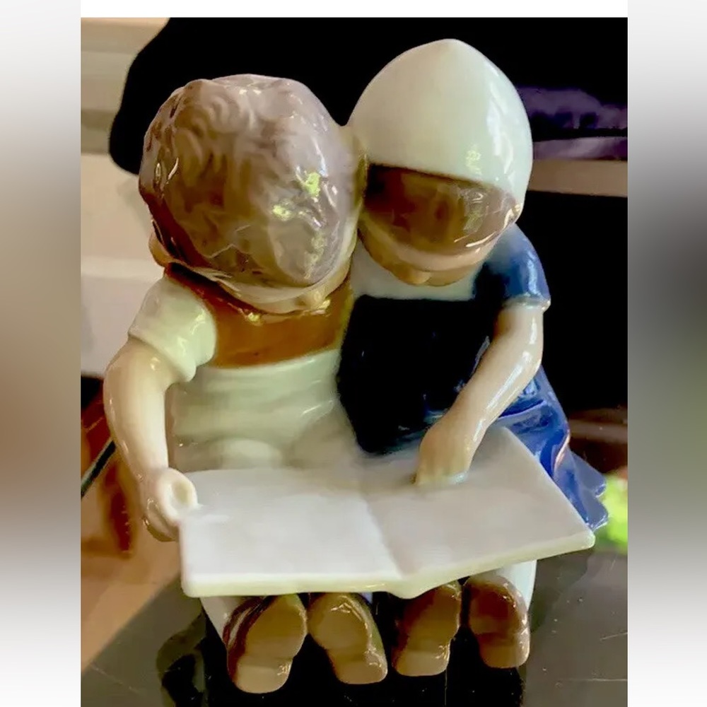 BING AND GRONDAHL Children Reading Figurine #1567 Denmark HN Excellent Condition